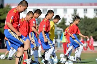 足球报：广州队拖欠卡纳瓦罗薪水100万欧左右，球队希望分期解决